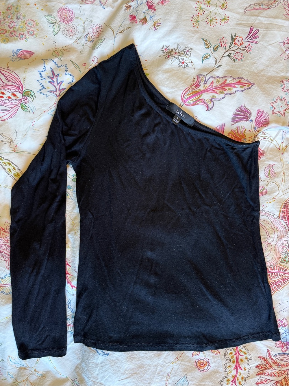 Lulu's Black One-Shoulder Long Sleeve Top
